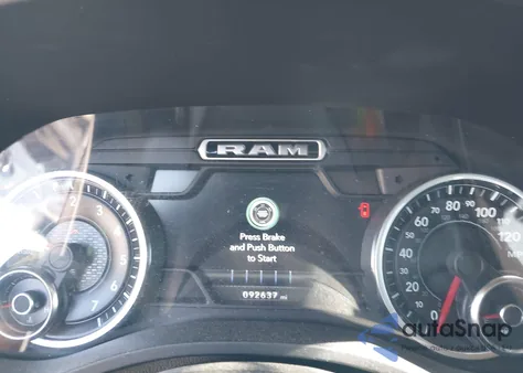 2019 Ram 1500 Laramie 4X4 5'7 Box z USA, uszkodzony, nr VIN 1C6SRFJT4KN546016